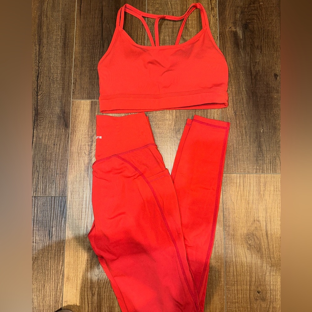 Alphalete alphalux workout set.